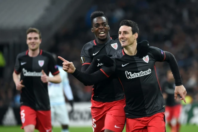 L'attaquant de l'Athletic Bilbao Aritz Aduriz fête avec ses coéquipiers son but face à Marseille en Europa League, le 18 février 2016 au Vélodrome