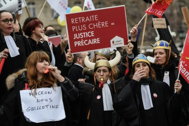 Des avocats manifestent à Paris le 3 février 2020 contre la réforme des retraites