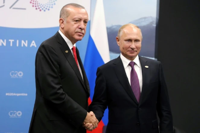 Les présidents russe Vladimir Poutine et turc Recep Tayyip Erdogan (g), le 1er décembre 2018 à Buenos Aires, en Argentine