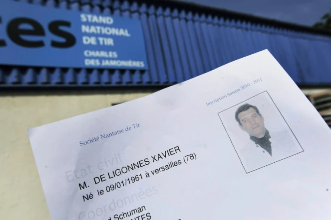 Une photo de Xavier Dupont de Ligonnès sur une fiche d'inscription dans un stand de tir, à Nantes, le 23 avril 2011