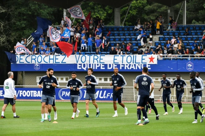Entraînement de l'équipe de France sous les encouragements des supporters, le 6 juin 2018 à Clairefontaine