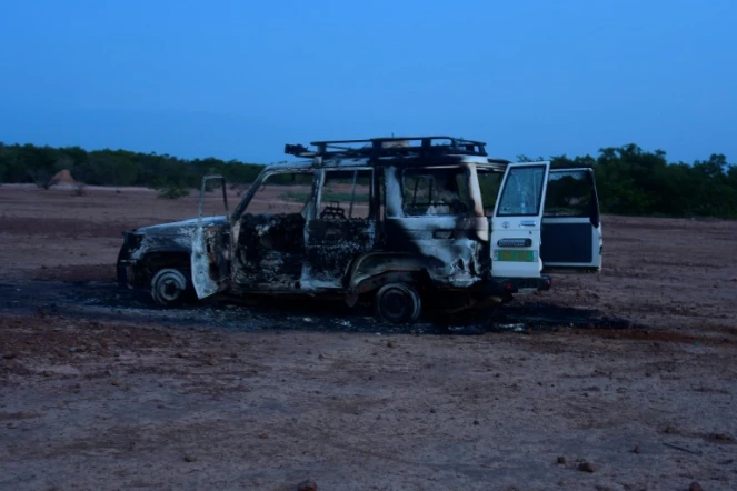 Epave du véhicule pris pour cible par des assaillants en moto qui ont tué ses huit passagers, 6 Français et deux Nigériens, le 9 aôut 2020 dans la région de Kouré au Niger