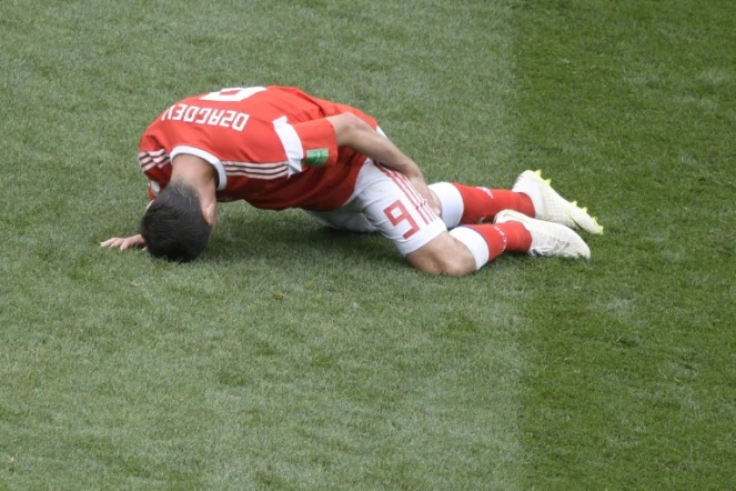 Le milieu de terrain russe Alan Dzagoev, blessé lors du match d'ouverture du Mondial face à l'Arabie Saoudite, le 14 juin 2018 à Moscou