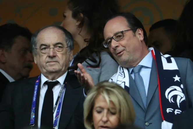 Le président de la FFF Noël Le Graët et le président François Hollande, lors d'un match de l'Euro entre la France et la Suisse, le 19 juin 2016 à Lille