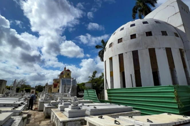 Le mausolée de Catalina Lasa (1875-1930) et Juan Pedro Baro (1861-1940) au cimetière Colon de La Havane, le 12 février 2024 à Cuba