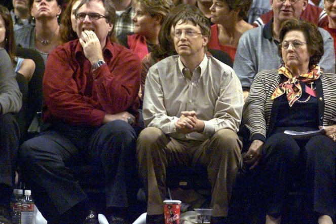 Paul Allen (g) et Bill Gates, co-fondateurs de Microsoft, le 26 mai 2000 à Portland