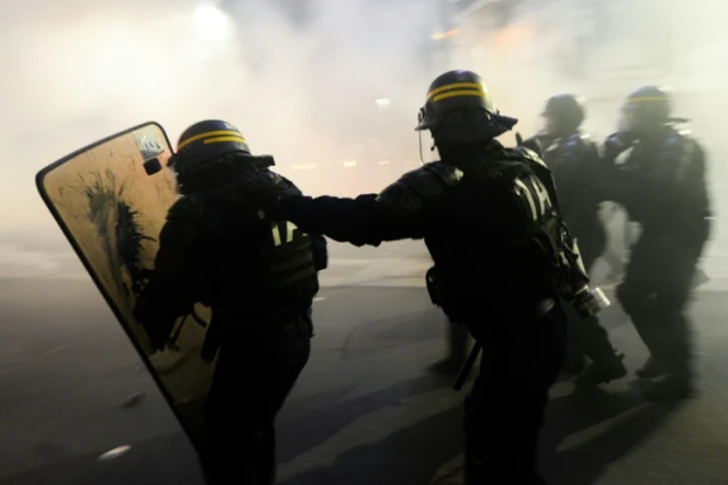 Des policiers lors d'une manifestation à Nantes contre la proposition de loi "sécurité globale", le 27 novembre 2020