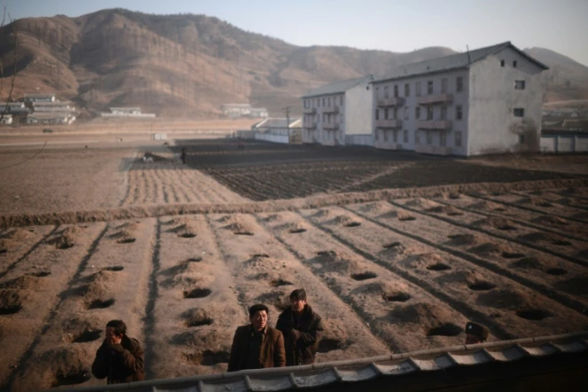 Dans la campagne nord-coréenne, vue depuis le train reliant Pyongyang à la province du Pyongan du Nord, le 8 avril 2012