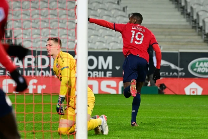 La joie de l'attaquant lillois Isaac Lihadji, après avoir ouvert le score face à Lorient, lors de leur match en retard de la 20e journée de Ligue 1, le 19 janvier 2022 au Stade Pierre-Mauroy à Villeneuve-d'Ascq