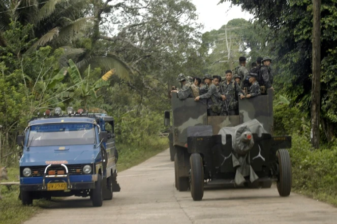 Patrouille militaire le 12 février 2009 sur l'île de Jolo aux Philippines