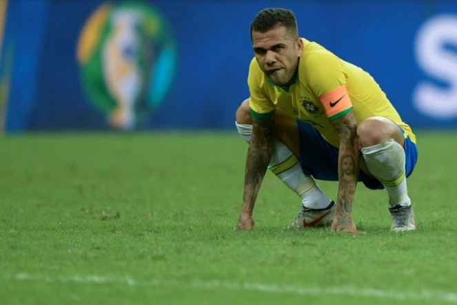 Dani Alves, le capitaine du Brésil, dépité par le 0-0 de son équipe face au Venezuela, le 18 juin 2019 à Salvador (Brésil) 