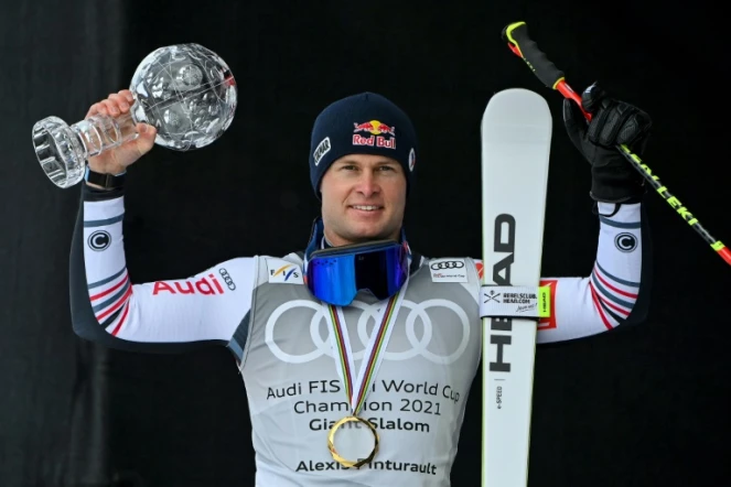 Alexis Pinturault vainqueur du classement général de la Coupe du monde et du slalom de géant de Lenzerheide, en Suisse, le 20 mars 2021 
