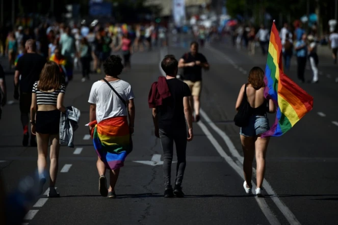 Les personnes bisexuelles sont confrontées à de nombreux fantasmes et préjugés
