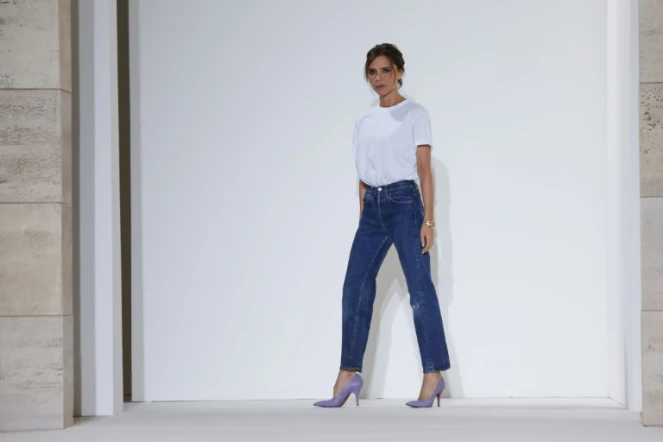 Victoria Beckham sur le podium du défilé de sa marque lors de la Fashion Week de New York, le 10 septembre 2018