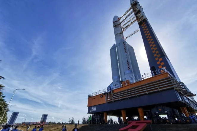 La fusée Longue-Marche 5 qui emmènera la sonde vers Mars, le 17 juillet 2020 sur la rampe de lancement à Wenchang, sur l'île de Hainan, dans le sud de la Chine