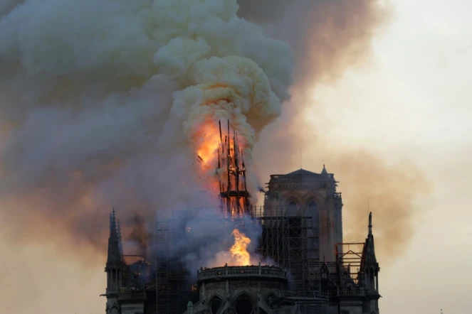 La flèche de Notre-Dame en flammes le 15 avril 2019