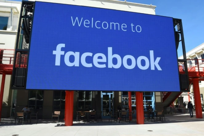 Un panneau de bienvenue au siège de Facebook, le 23 octobre 2019 à Menlo Park, Californie (Etats-Unis).