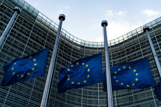 Les drapeaux de l'Union européenne devant le bâtiment de la Commission européenne à Bruxelles, le 30 septembre 2019
