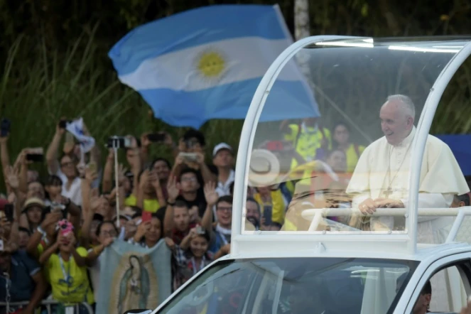 Le pape François dans les rues de Panama le 23 janvier 2019.