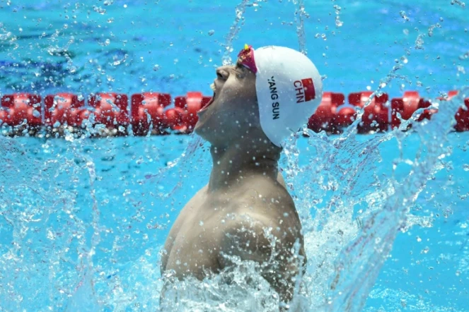Le Chinois Sun Yang exulte apèrs avoir remporté son 4e titre mondial au 400 m nage libre aux Mondiaux de natation, le 21 juillt 2019 à Gwangju