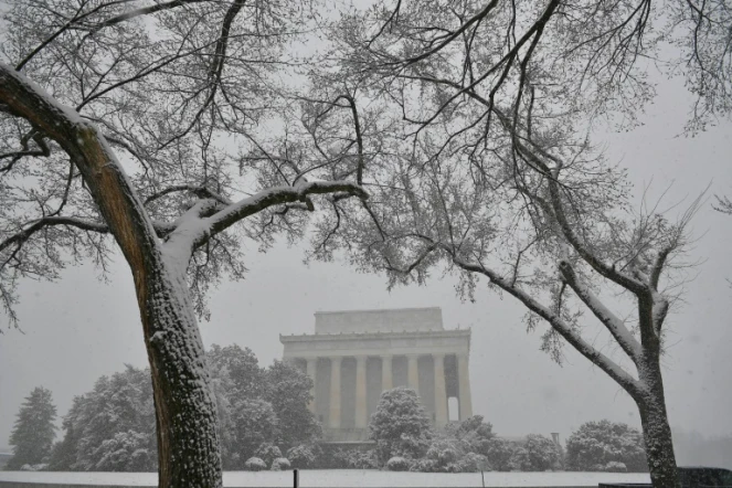 Le Mémorial de Lincoln, l'un des bâtiments emblématiques de Washington était sous la neige le 21 mars 2018 