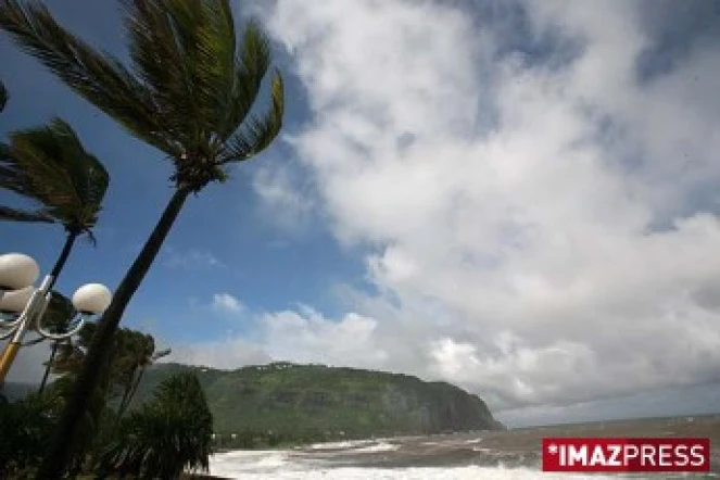 Vendredi 1er février 2008 - 

La dépression fait déferler une forte houle sur le littoral Nord de La Réunion