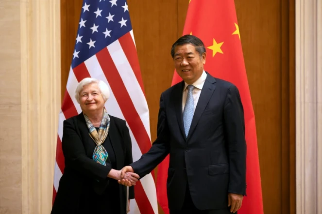 La secrétaire américaine au Trésor Janet Yellen et le vice-Premier ministre He Lifeng lors d'une rencontre à Pékin, le 8 juillet 2023