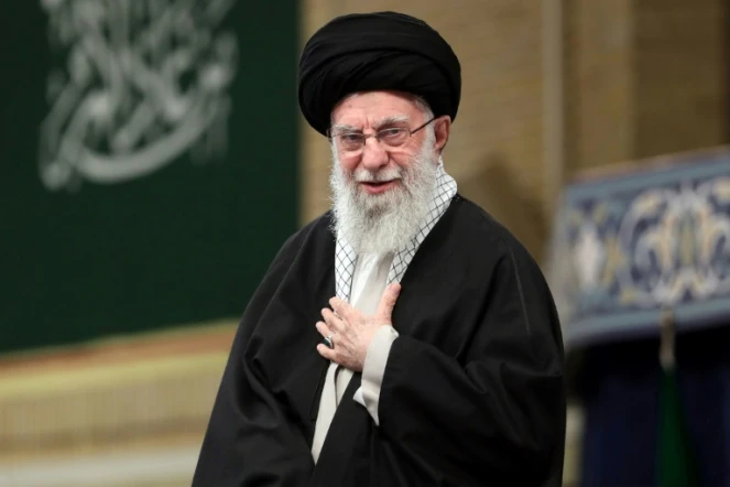 Photo fournie par le bureau du guide suprême iranien, l'ayatollah Ali Khamenei, le montrant lors d'un rassemblement à Téhéran le 2 octobre 2024