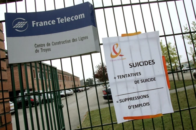 L'entrée du centre de construction des lignes de Troyes, le 10 septembre 2009 après le suicide de plusieurs salariés de l'entreprise