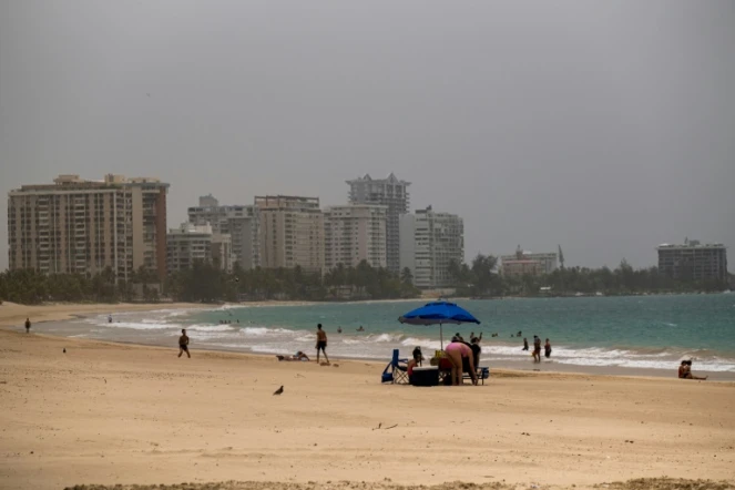 Un vent de sable du désert du Sahara enveloppe la ville de San Juan, à Porto Rico, le 22 juin 2020