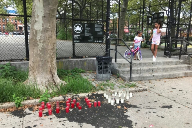Des enfants dans le parc du quartier de Bedford-Stuyvesant, à Brooklyn, le 12 septembre 2020, où a été tué un bébé par une balle perdue en juillet