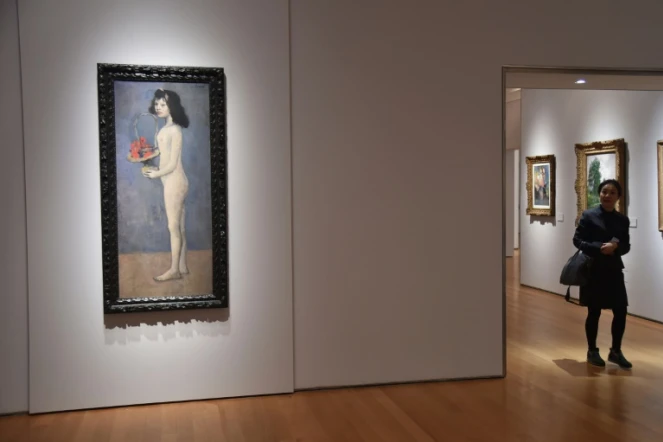 Le tableau de Pablo Picasso, "La fillette à la corbeille fleurie" présenté chez Christie's, le 27 avril 2018 à New York, avant la vente aux enchères de la collection Rockefeller, les 8 et 10 mai