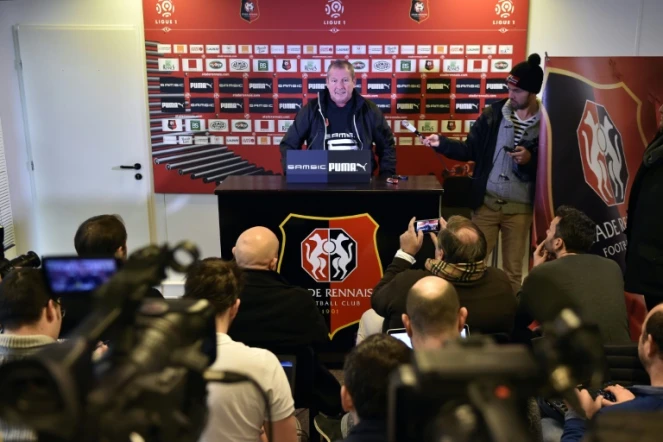 Le nouvel entraîneur de Rennes Rolland Courbis en conférence de presse, le 21 janvier 2016 à Rennes