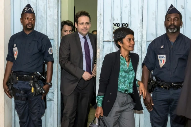 Les ministres De l'Intérieur Matthias Fekde et des Outre-mer Ericka Bareigts  à leur arrivée à une conférence de presse à leur arrivée le 29 mars 2017 à Cayenne