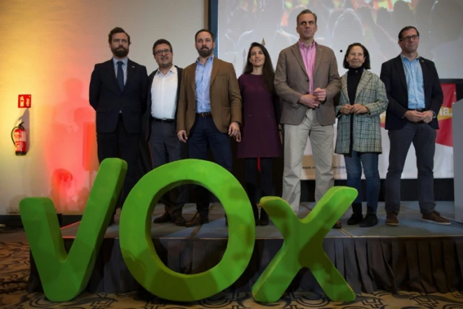 Des responsables du parti d'extrême droite espagnol Vox, dont son chef Santiago Abascal, à Séville, le 3 décembre 2018.
