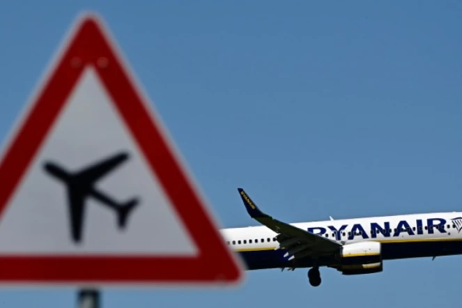 Un avion de la compagnie Ryanair à l'approche de l'aéroport Berlin Schönefeld, le 31 mai 2021