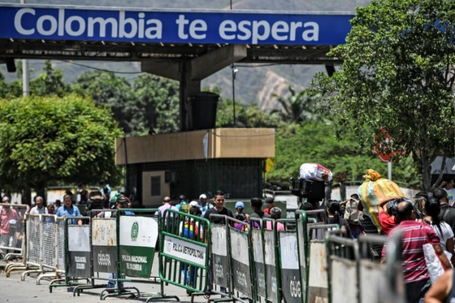 Des personnes traversent le pont international Simon Bolivar entre la ville colombienne de Cucuta et San Antonio de Tachira au Venezuela, le 20 mai 2019
