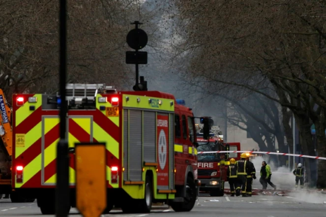 Dix camions et soixante-dix hommes ont été déployés pour tenter de maitriser les flammes sur le marché de Camden Lock prisé des touristes le week-end