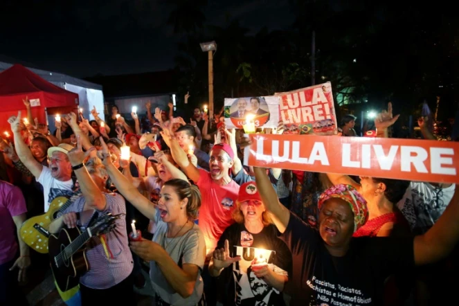 Des soutiens de l'ancien président Luiz Inacio Lula da Silva manifestent à Curitiba (sud), le 31 août 2018