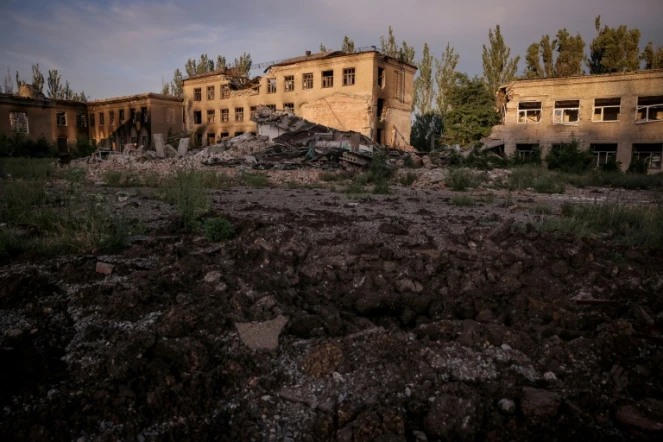 Des bâtiments lourdement endommagés à Tchassiv Iar, dans la région de Donetsk,  le 25 juin 2024 en Ukraine