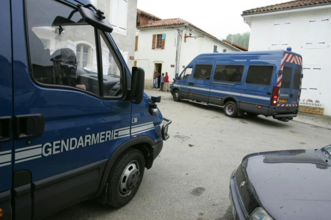 Un homme de 48 ans, sa femme de 51 ans et leur fils handicapé de 22 ans ont été retrouvés morts par arme à feu à Veurey-Voroize (Isère) 