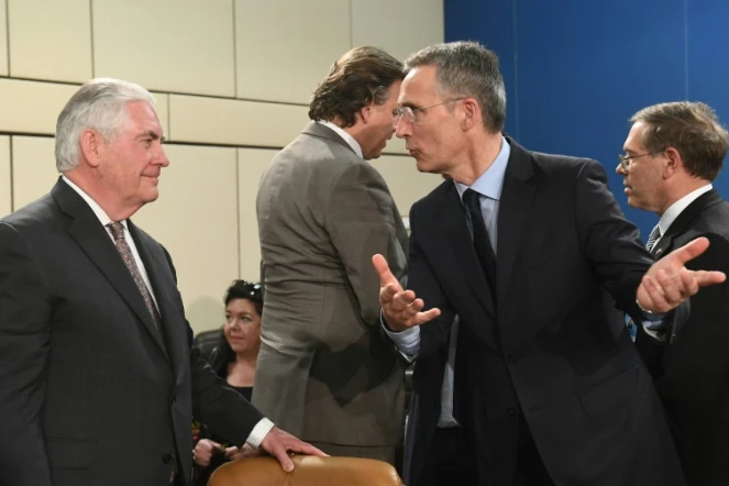 Le secrétaire d'Etat américain Rex Tillerson (g) et le secrétaire général de l'Otan, Jens Stoltenberg, le 31 mars 2017 au siège de l'Otan à Bruxelles