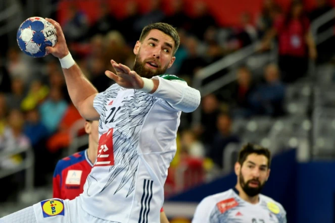 Le pivot Luka Karabatic et l'équipe de France ont surclassé la Serbie, en phase de groupe de l'Euro à Zagreb, le 22 janvier 2018 