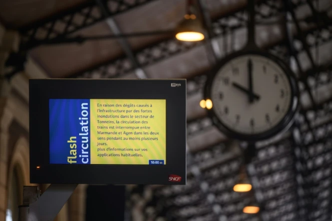 Un panneau informe les usagers de perturbations à la gare de Toulouse le 20 mai 2025
