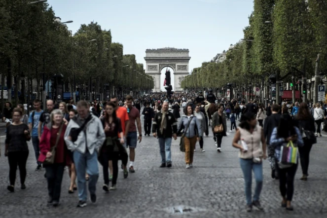 L'avenue des Champs-Elysées réservée aux piétons, le 25 septembre 2016 à Paris