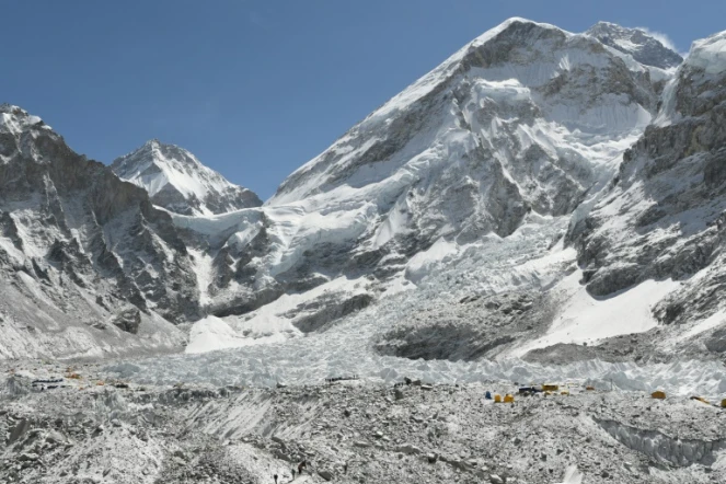 Le 26 avril 2018 un camp de base sur l'Everest