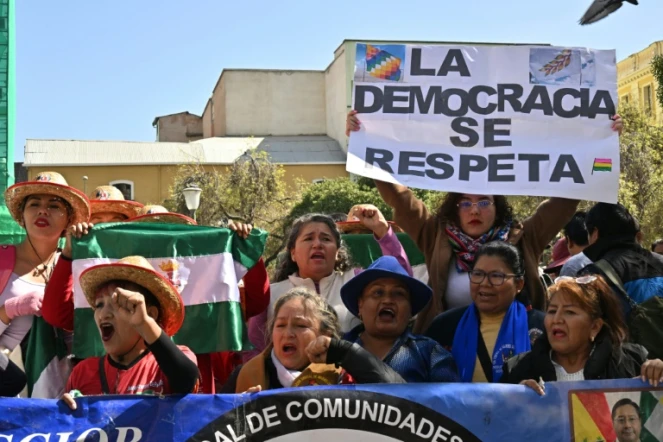 Des partisans du président Luis Arce rassemblés à La Paz, le 27 juin 2024 en Bolivie