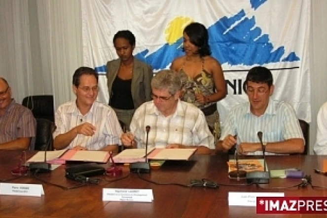 Signature d'un partenariat entre La SR21 et l'agence pour le développement sur la promotion du produit économique Réunion