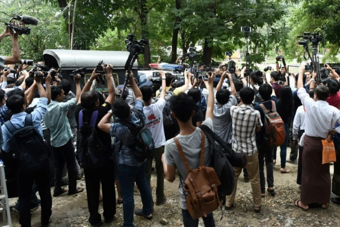 Birmanie: deux journalistes de Reuters condamnés à sept ans de prison