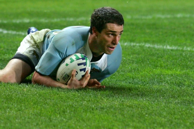 L'ailier argentin Martin Aramburu inscrit le 3e essai face à la France, lors du match pour la 3e place de la Coupe du monde de rugby, le 19 octobre 2007 au Parc des Princes à Paris